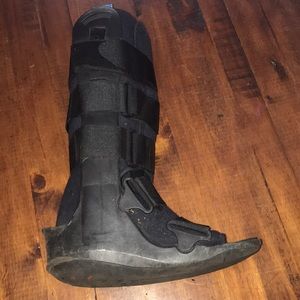 Mens size 10 Medical boot used for broken toes